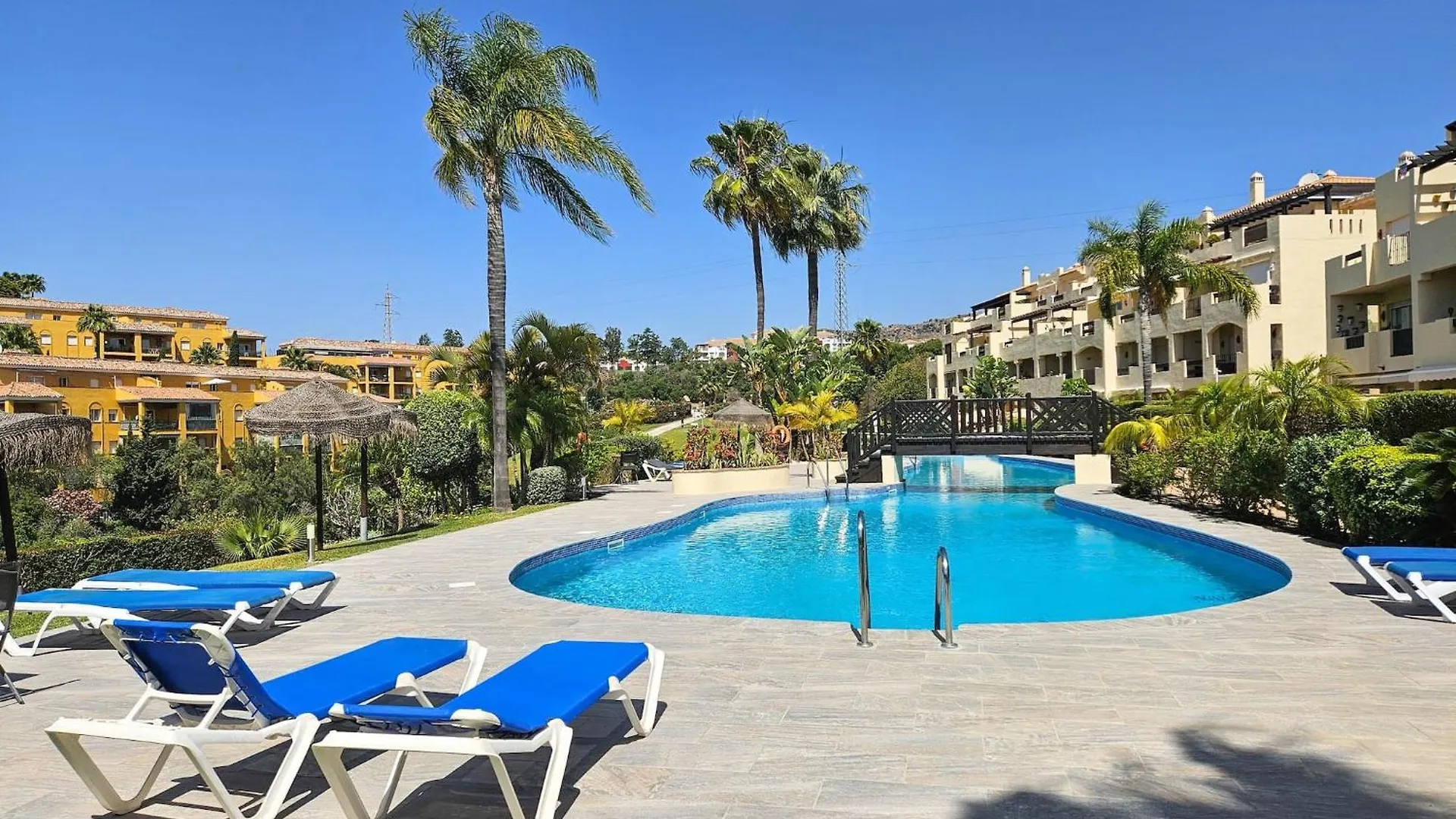 Amazing Pool, La Rinconada In Miraflores location